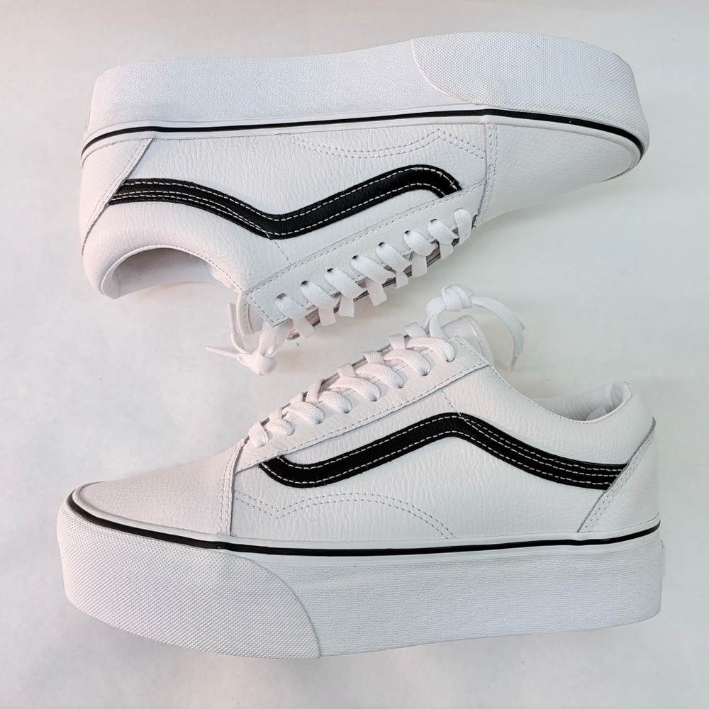 Vans Old Skool ComfyCush Size 9 Men/10.5 Woman White/Black Sneakers